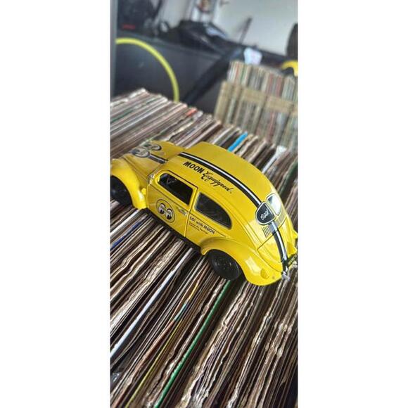 VW Beetle Moon Equipped Diecast Model Car – Yellow Volkswagen Bug Collectible - Picture 2 of 5